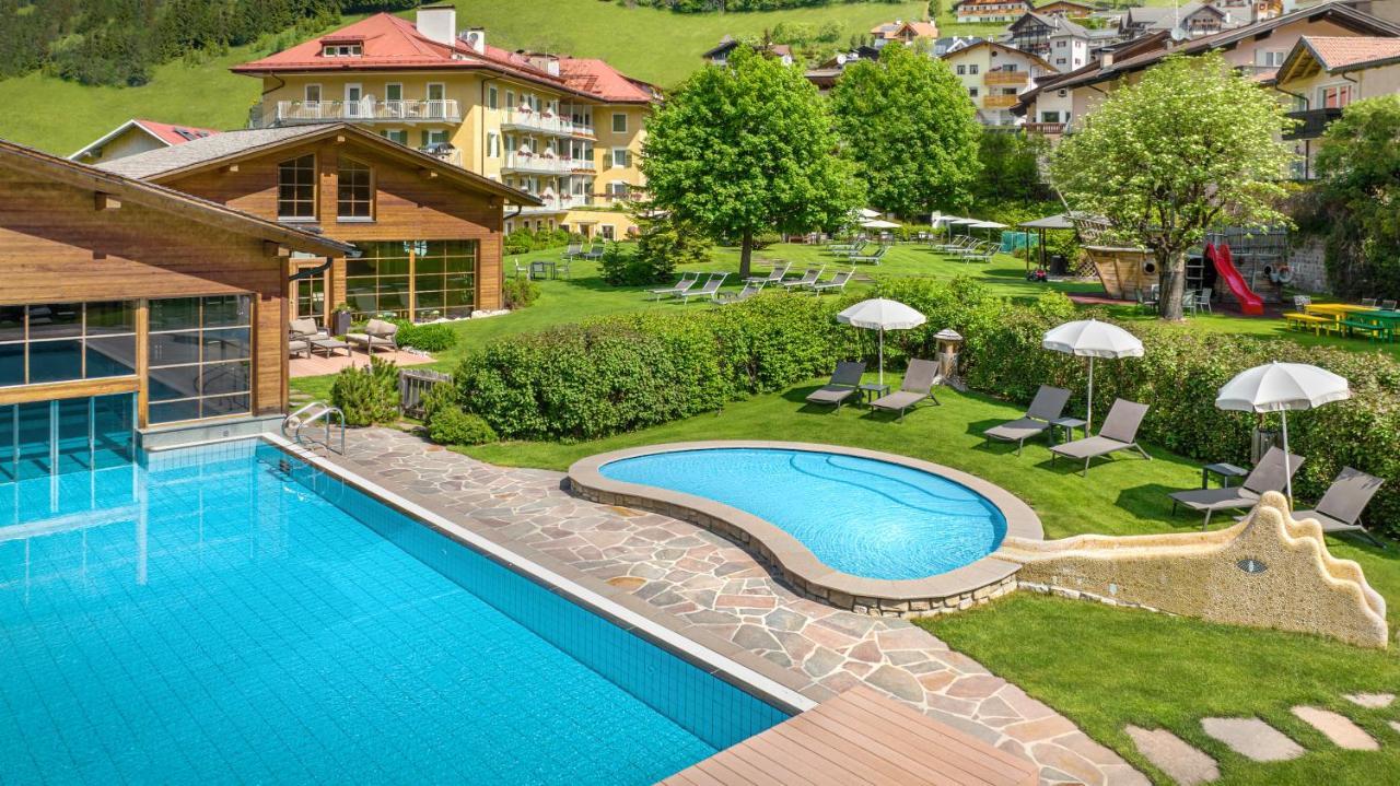 Family Hotel Posta Santa Cristina Val Gardena Экстерьер фото